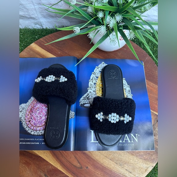 Tory Burch Shoes Tory Burch Aspen
Black Shearling Slide size 6 new $229 - Picture 6 of 14